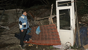 Karabük'te istinat duvarı çöktü: Ev tahliye edildi