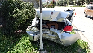 Otomobiller çarpıştı: 2 yaralı
