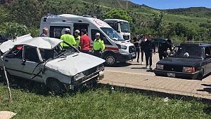 1.38 promil alkollü olan sürücü kaza yaptı : 2 yaralı