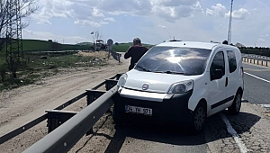 Kontrolden çıkan otomobil bariyerlere çarptı: 2 yaralı