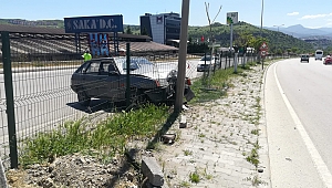 Otomobil direğe çarptı: 1 yaralı