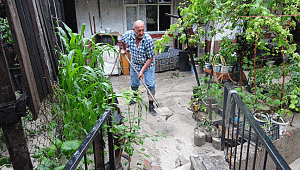 EV VE İŞ YERLERİNİ SU BASTI