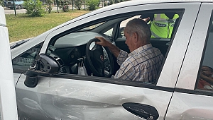 TIR'ın otomobili metrelerce sürüklediği anlar kamerada