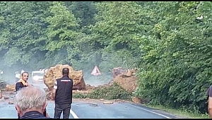 Yenice’de faciadan dönüldü: Dev kayalar yolu kapattı!