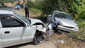 İki otomobil çarpıştı: 5 Yaralı