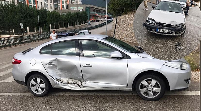 Kavşakta iki otomobil çarpıştı: 1 yaralı