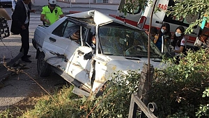 Minibüs ile otomobil çarpıştı: 2 yaralı
