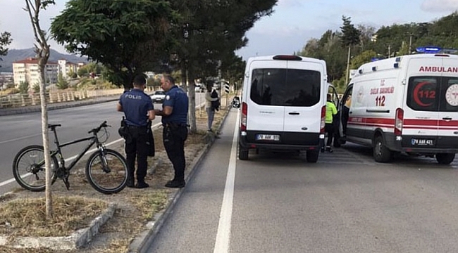 Minibüsün çarptığı bisiklet sürücüsü yaralandı
