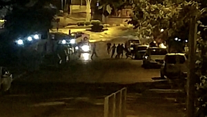 Tekme tokat kavga ettiler, polisi görünce kaçtılar