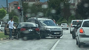 Zincirleme kaza anı kamerada