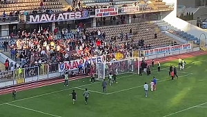 File koptu, taraftar sahaya düştü:6 Yaralı
