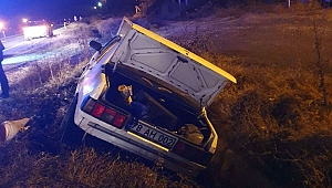 Otomobil su kanalına devrildi: 3 yaralı