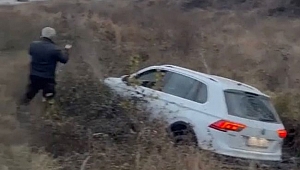 Şarampole Devrilen Otomobilin Sürücüsü Yaralandı