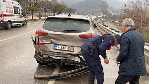 Eşeğe çarpmamak için yavaşlayan cipe otomobil çarptı: 7 yaralı