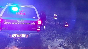 Karda donma tehlikesi geçiren 3 kişi kurtarıldı