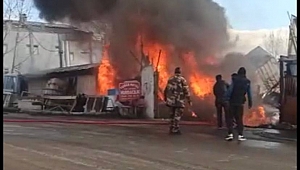 Safranbolu'da hurda deposunda korkutan yangın