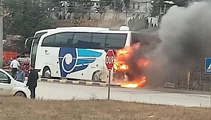 YOLCU OTOBÜSÜ ALEV TOPUNA DÖNDÜ