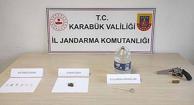 Arabada uyuşturucu partisine jandarma baskını