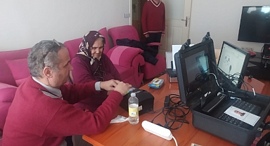 Hasta ve yaşlılara 'evde nüfus cüzdanı' hizmeti
