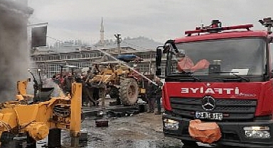 Karabük'te korkutan yangın: 3 araç yanmaktan son anda kurtarıldı