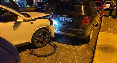 Karabük'te zincirleme kaza! 6 araçta maddi hasar oluştu.