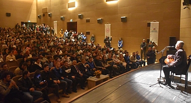 Metin Şentürk Karabük'te yurtlarda kalan öğrencilerle buluştu