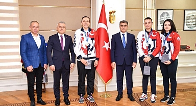 Vali Gürel, Şampiyonları Kabul Etti