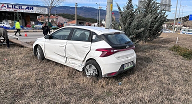 3 kişinin yaralandığı zincirleme kaza kamerada