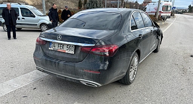 Çöp kamyonu ile otomobil çarpıştı: 1 yaralı