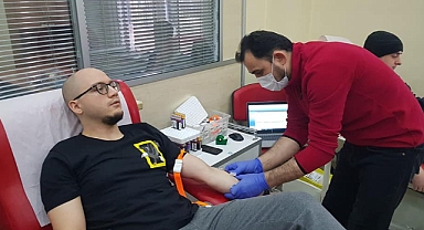 Deprem sonrası vatandaşlar Kızılay'a akın etti