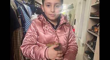 Kumbarasındaki paraları depremzedeler için bağışladı