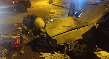 Safranbolu’da park halindeki otomobil yandı