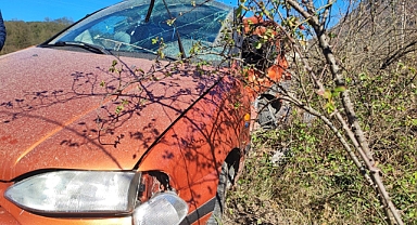 Yenice’de iki otomobil çarpıştı: 1'i ağır 2 yaralı