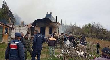 Tek katlı ev alevlere teslim oldu