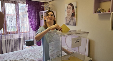 Dünyanın en uzun boylu kadını oyunu evinde kullandı