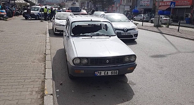 Yaya geçidinden geçen vatandaşa böyle çarptı