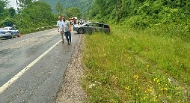 Yenice'de iki otomobil çarpıştı: 2 yaralı