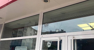 Banka şubesini kurşun yağmuruna tuttular