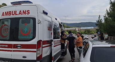 Bariyere çarpan otomobildeki 3 kişi yaralandı