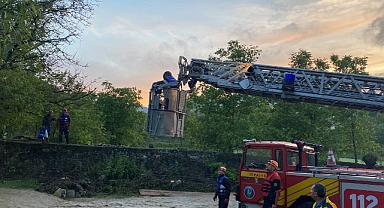 Eskipazar sele teslim oldu...Selde mahsur kalanlar böyle kurtarıldı