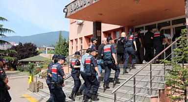 FETÖ mensuplarını yurt dışına kaçıran şüphelilere operasyon