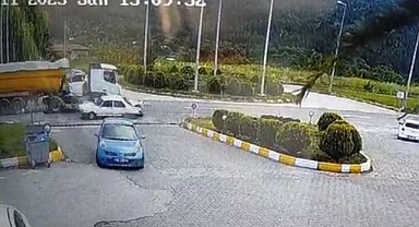 Ölümlü kaza güvenlik kamerasında