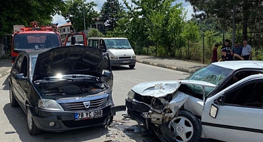 Safranbolu'da iki otomobil çarpıştı: 5 yaralı