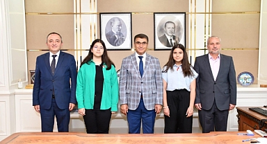 Vali Gürel, LGS Şampiyonlarını Kutladı
