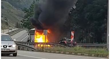 Yolcu otobüsü alev alev yandı