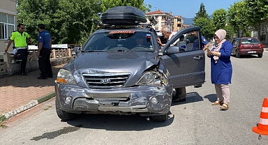 Cip ile otomobil çarpıştı: 1'i ağır 3 yaralı