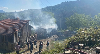 Evde çıkan yangında tüp patladı: 1 yaralı