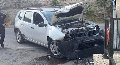 Safranbolu’da alkolü sürücü direğe çarptı