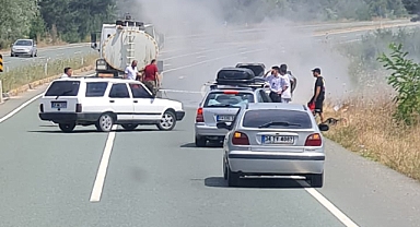 Seyir halindeki otomobil alev aldı