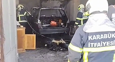 Hurda dükkanında çıkan yangında otomobil kül oldu